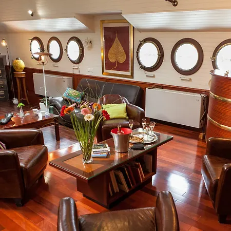 Péniche D'hôtes Mirage Couette-café 2*