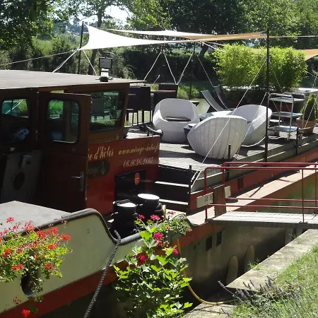 Péniche D'hôtes Mirage Couette-café 2*